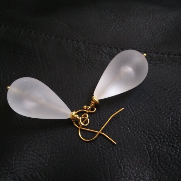 Big Bold & Bodacious + Lightweight!!! Huge Frosted Acrylic Teardrop Earrings - Picture 7 of 9